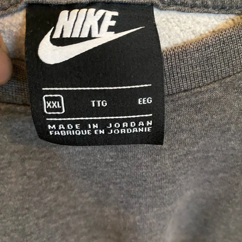 Nike Gray Crewneck Sweatshirt Sportswear Club Fleece athleisure Heather gray